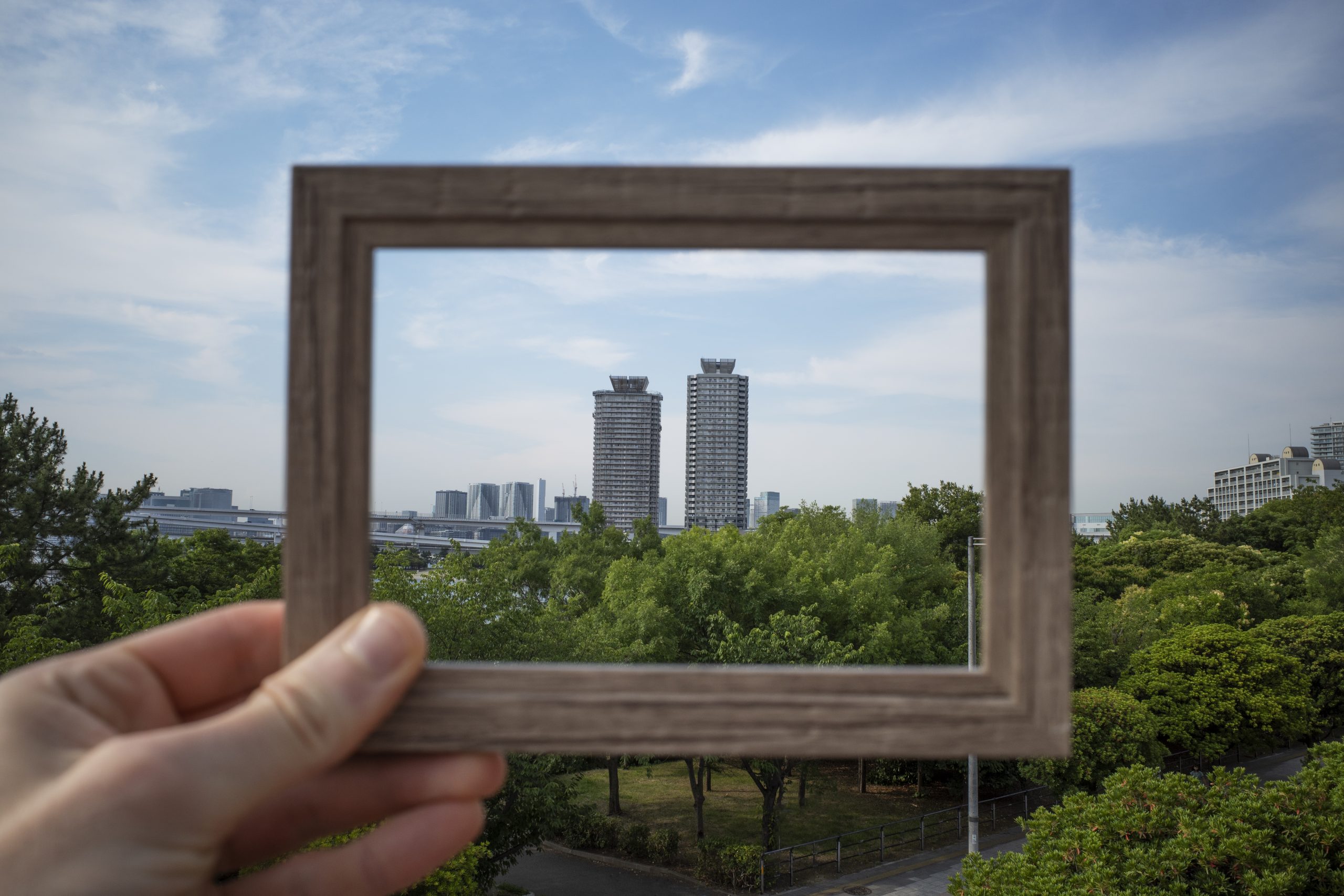framing-landscape-while-traveling https://atterra.ma/wp-content/uploads/2025/10/framing-landscape-while-traveling-scaled.jpg
