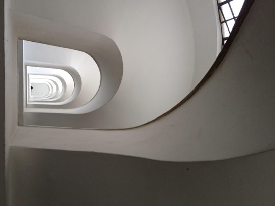 ARCHI 13_ESCALIER BLANC